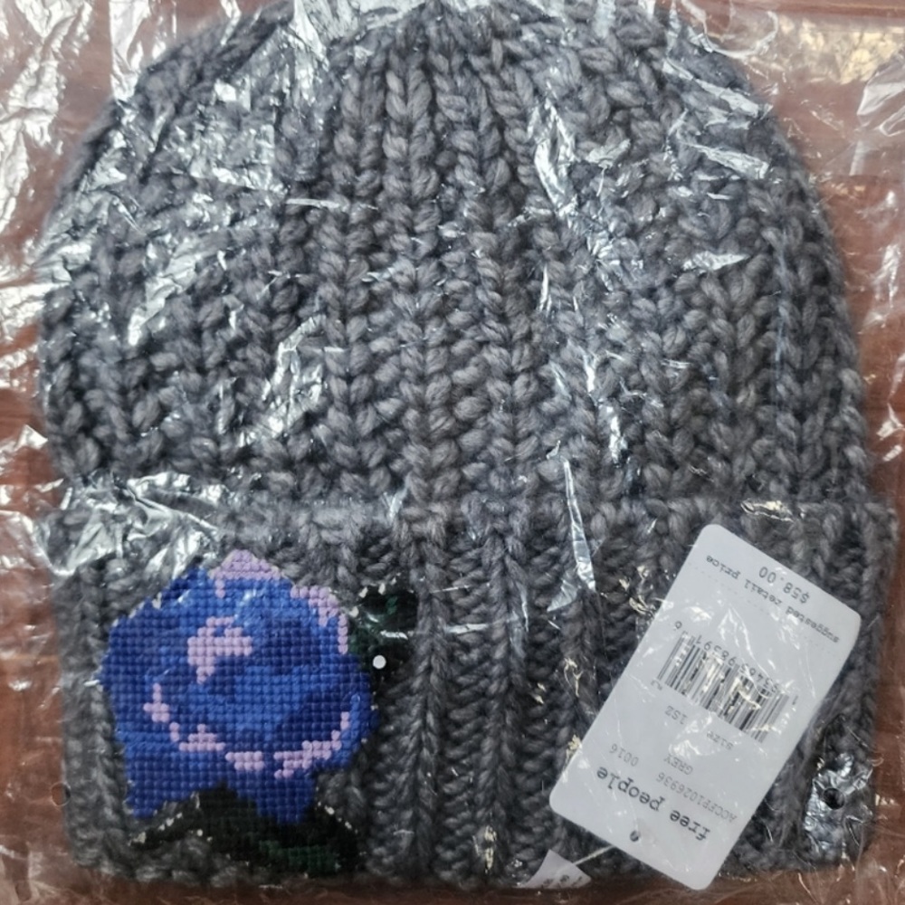 FREE PEOPLE EVERYTHING ROSY KNIT HAT ONE SIZE - Picture 4 of 4